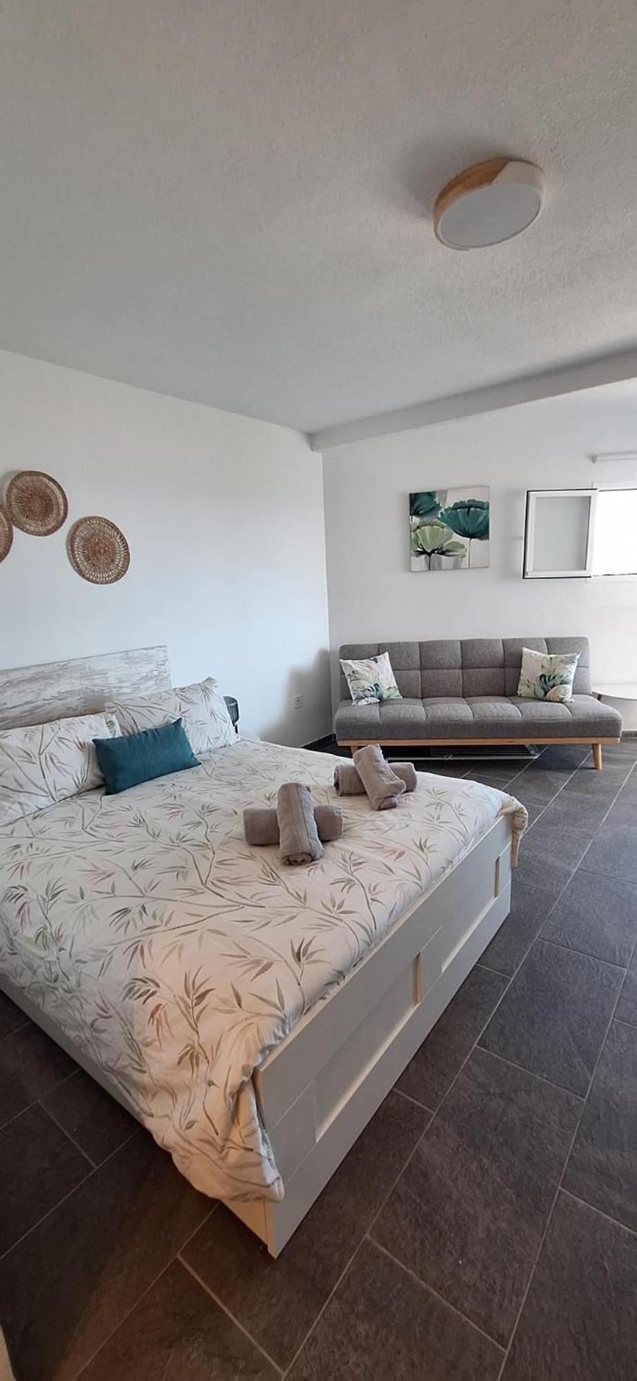 Apartment, Sea View, 200m From The Beach, Close To Town